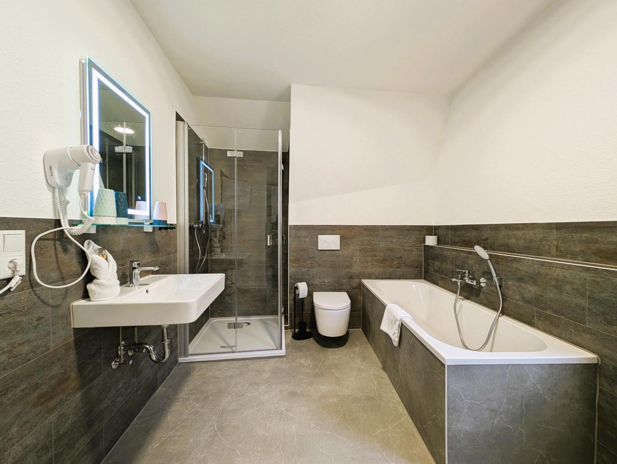 אילמנאו Bohnapartments - Topfmarkt Xxl Suiten - Neu In Top Zentrumslage, Vollausstattung, Wlan, Parkplaetze מראה חיצוני תמונה